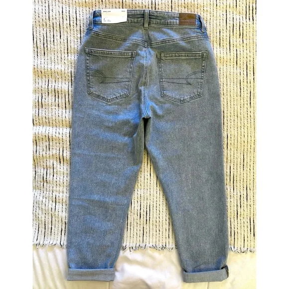 AE Strigid Mom Jean 2 Short Light Blue Breeze Wash NWT - Picture 5 of 10